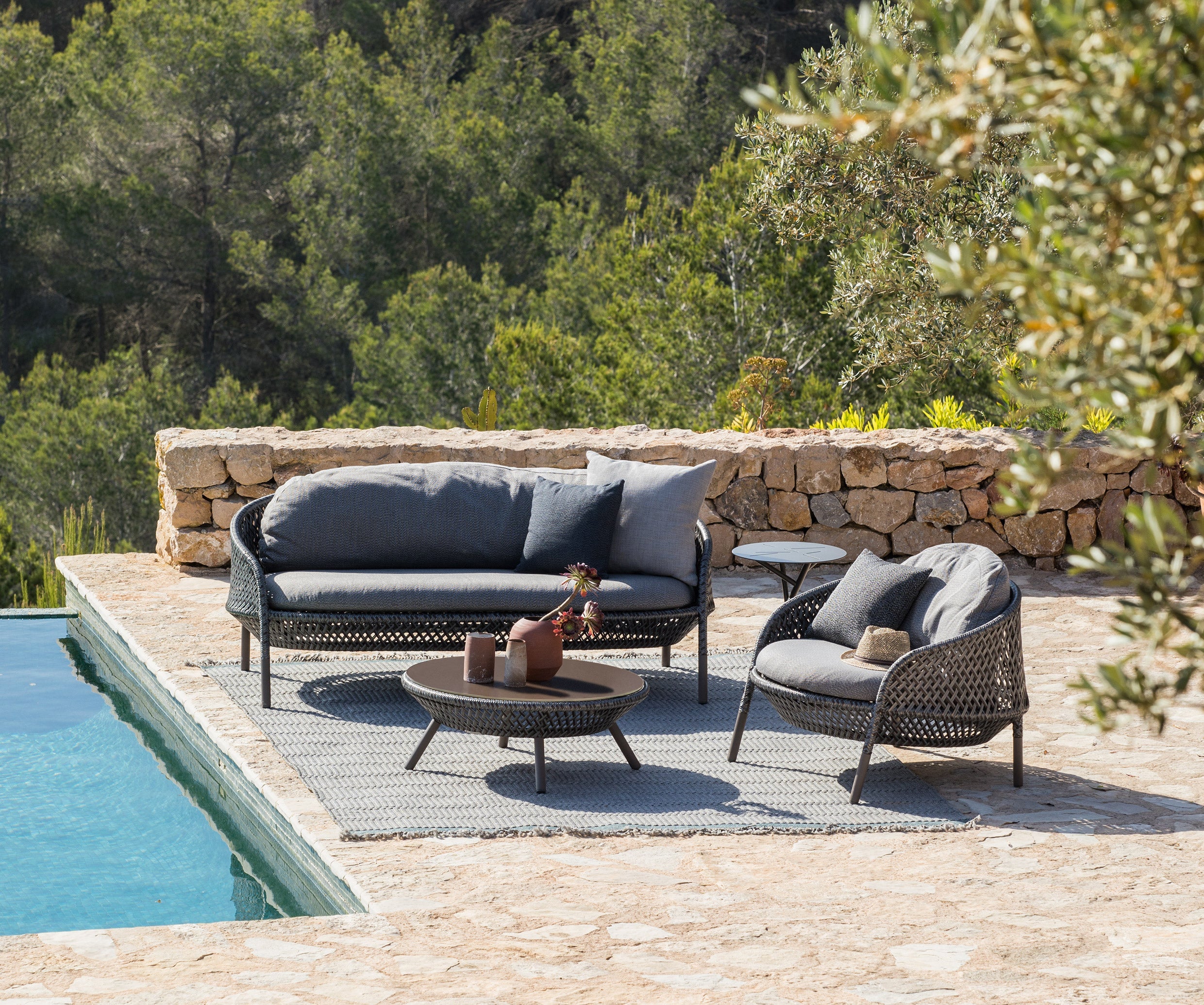 Ahnda 2-Seaater Sofa